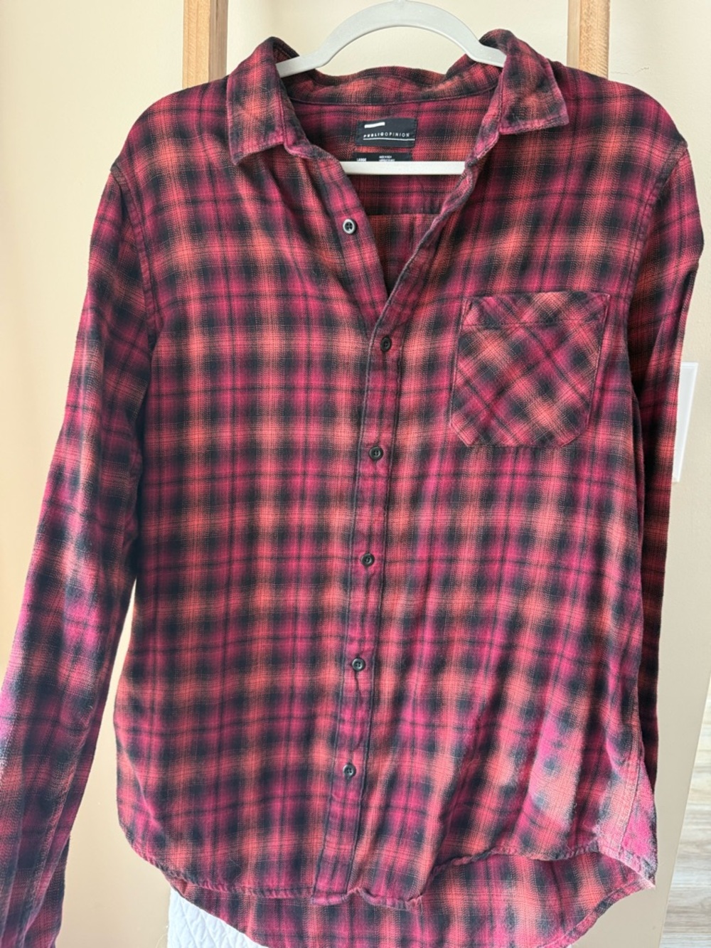 Men's Red & Black Plaid Button-Down Shirt - Casual Long Sleeve